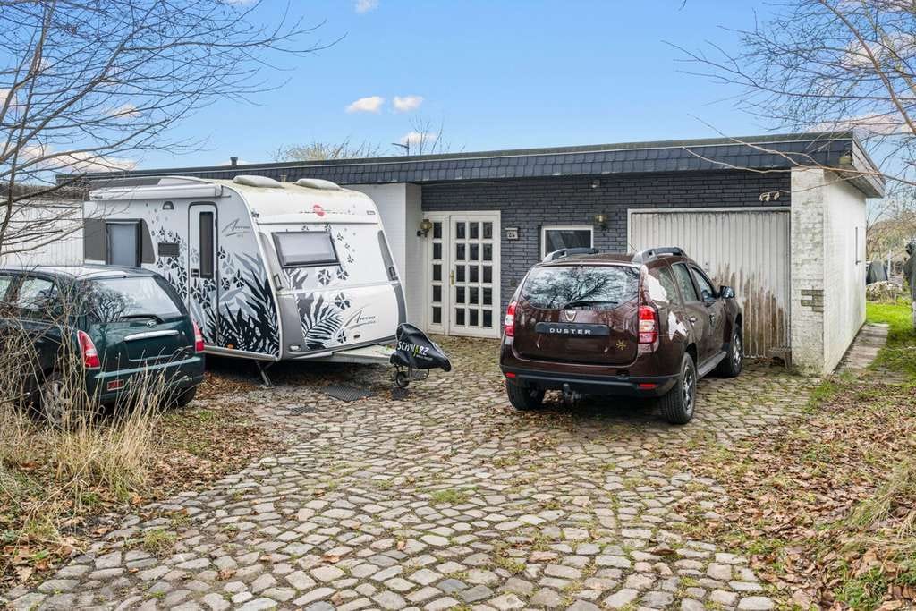 Immobilie in Hüttblek - ***Schöner Winkelbungalow mit Pool und Doppelgarage in Feldrandlage!*** - Bild 4