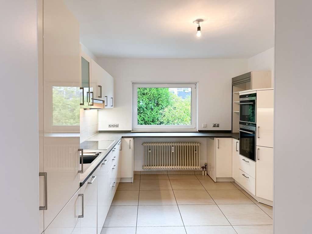 Immobilie in Dossenheim - Bezugsfrei: Moderne, renovierte 4-Zimmer-Wohnung im OG 
mit Kamin, Loggia und 
2 KFZ-Stellplätzen - Bild 1