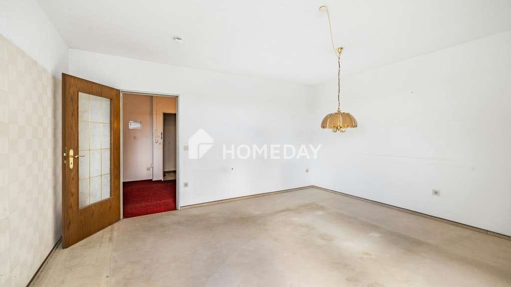 Immobilie in Erharting - Charmante Zwei-Zimmer-Wohnung mit durchdachtem Grundriss und Loggia in gepflegter Wohnanlage - Bild 2