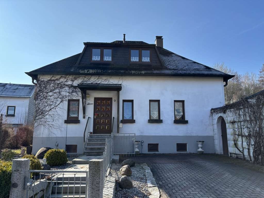 Immobilie in Marktredwitz - Einfamilienhaus mit großem Garten – ruhige Lage mit Bahnanschluss in unmittelbarer Nähe - Bild 0
