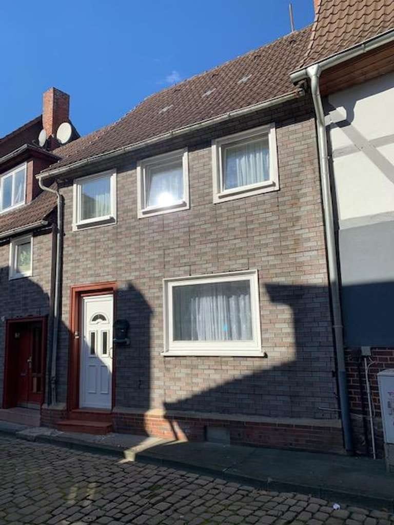 Immobilie in Holzminden - Kleines renovierungsbedürftiges Reihenmittelhaus im Herzen der Stadt   - Bild 0
