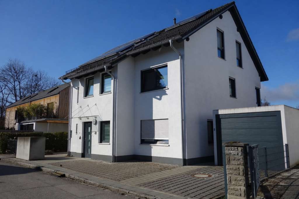 Immobilie in Ismaning - Ismaning: vermietetes Mehrfamilienhaus (3 Wohnungen) Baujahr: 2018 - Bild 0