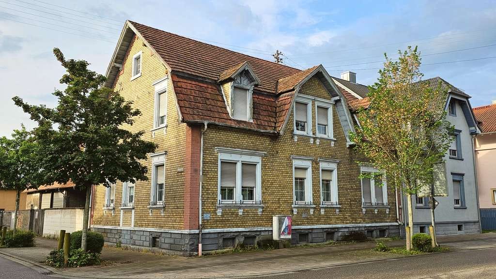 Immobilie in Graben-Neudorf - Großes EFH-Haus mit Nebengebäude und Garten zu verkaufen - Bild 0