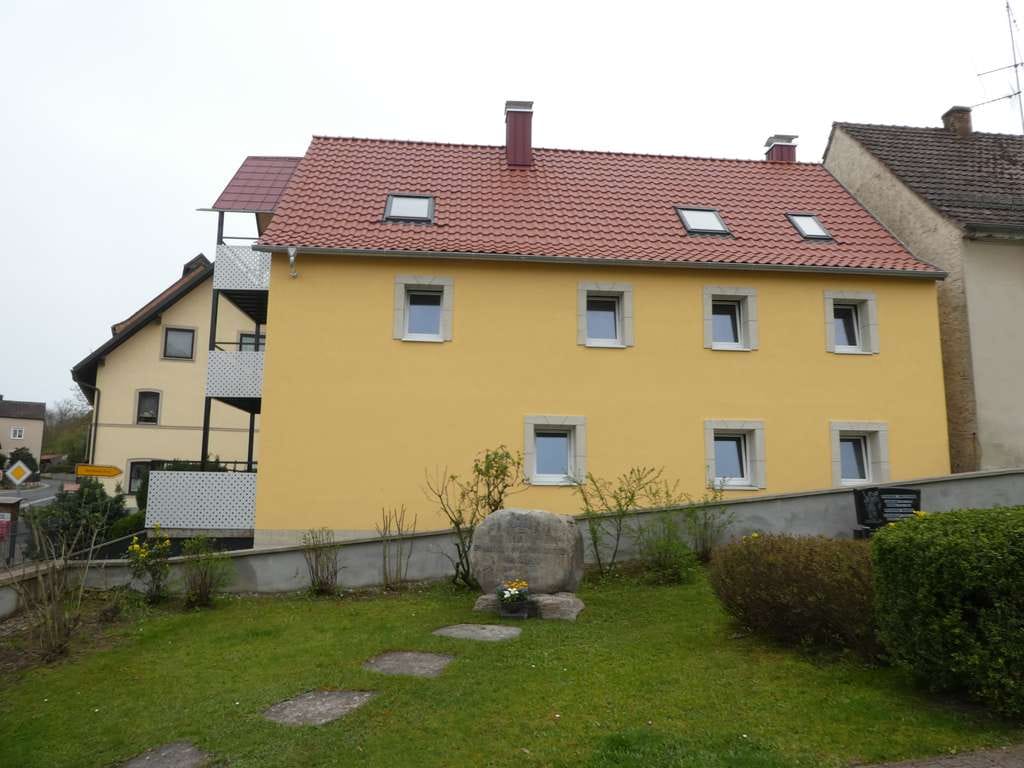 Immobilie in Eltmann - Wohnhaus mit Doppelgarage im Jahr 2024  neu voller Wärmeschutz  &  PV Anlage 15 kW - Bild 2