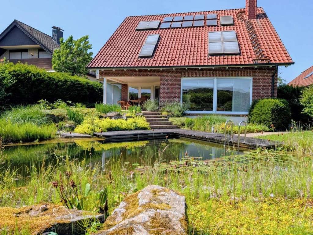 Immobilie in Werther - Architektenhaus mit Naturschwimmteich und hochwertiger Einliegerwohnung  - Bild 0