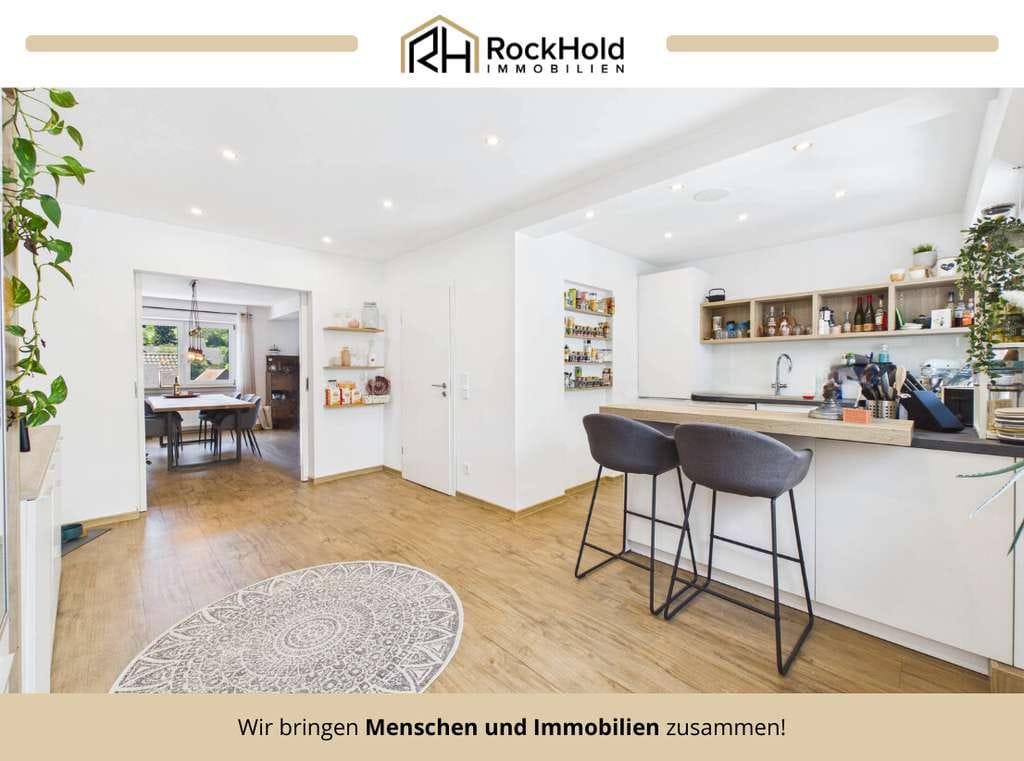 Immobilie in Bruchsal - Einziehen und Wohlfühlen: Zweifamilienhaus mit Garage, Innenhof und Grundstück - Bild 0