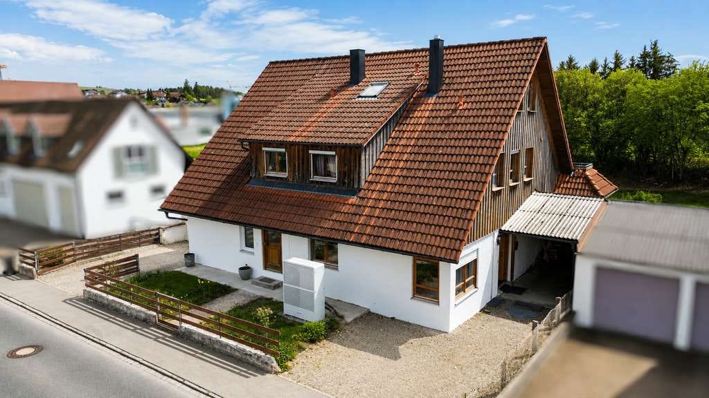 Immobilie in Kißlegg - Großzügiges Zweifamilienhaus mit PV-Anlage & vielseitigen Nutzungsmöglichkeiten in Kißlegg - Bild 1