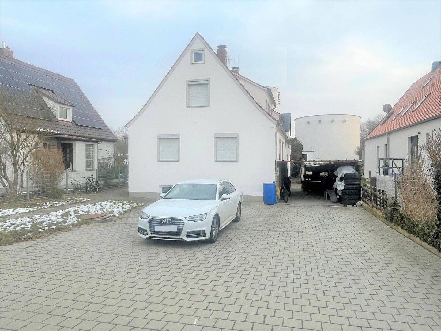 Immobilie in Nördlingen - Geräumiges Zwei- Dreifamilienhaus auf großzügigem Grundstück in gefragter Lage von Nördlingen - Bild 1