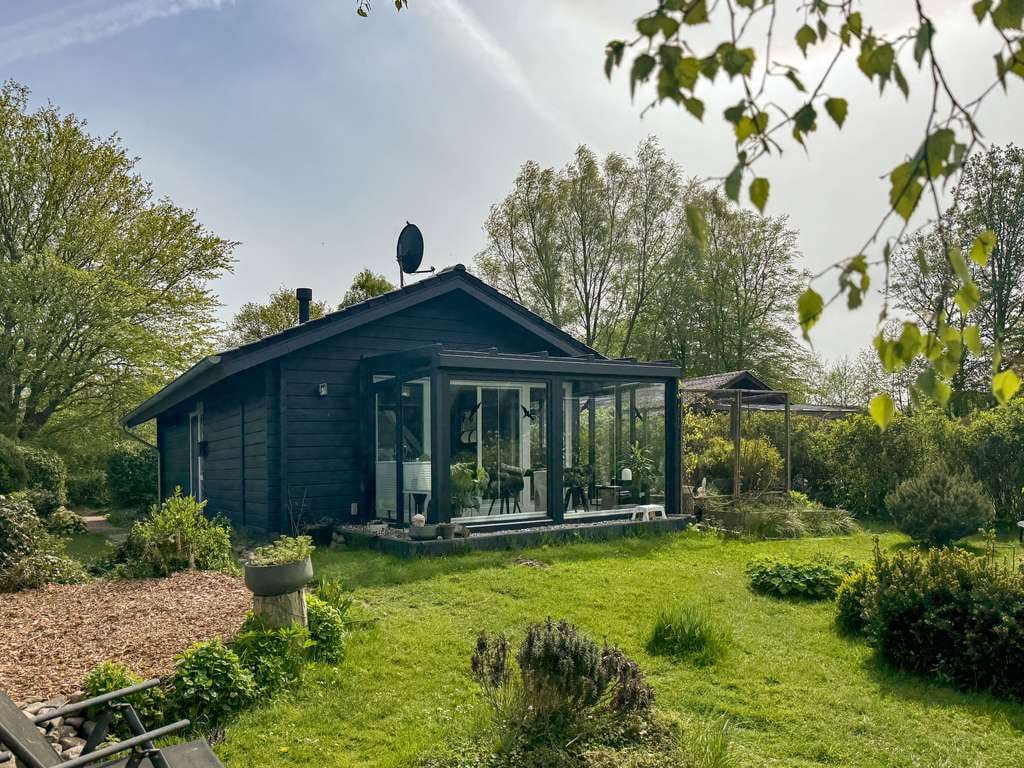 Immobilie in Damp - Sanierter Ferienbungalow mit großem Gartenidyll im Ostseebad Damp - Bild 0