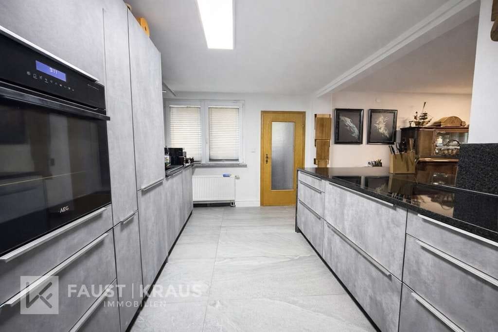 Immobilie in Hösbach - Sorgfältig modernisiertes Einfamilienhaus in zentraler Lage mit Garage und Scheune - Bild 2