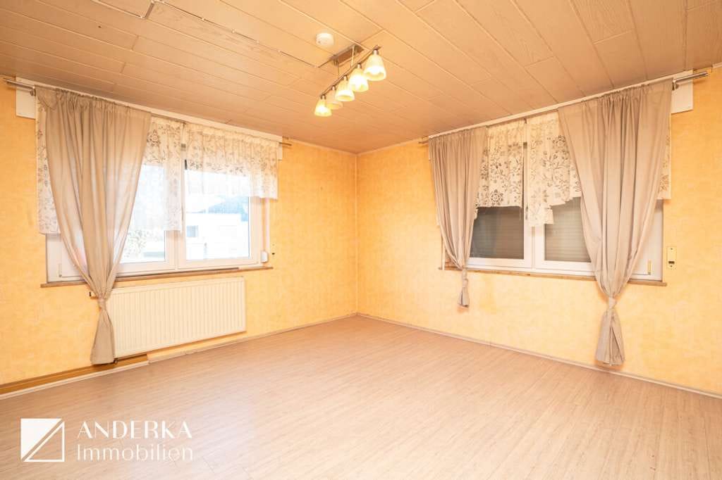 Immobilie in Sontheim an der Brenz - Renovieren & verwirklichen: Charmantes Einfamilienhaus in Sontheim mit Doppelgarage zu verkaufen! - Bild 4