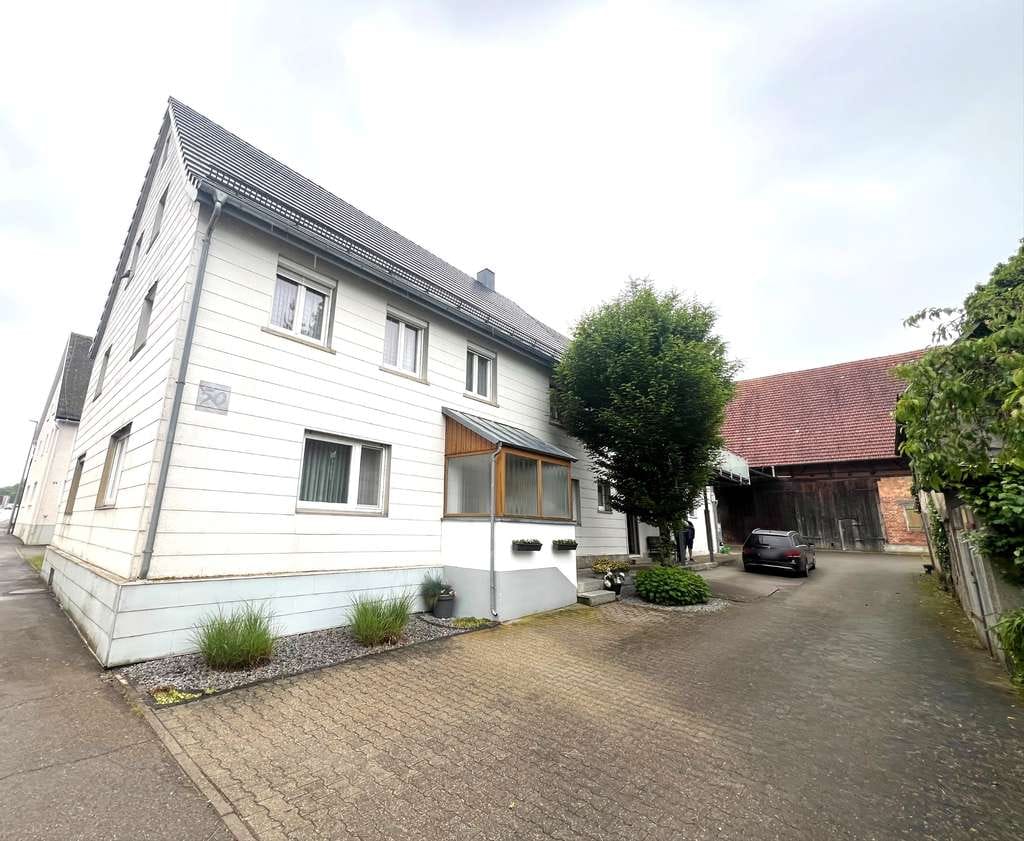 Immobilie in Weidenstetten - Großzügiges Anwesen mit Mehrfamilienhaus, Stadel und Nebengebäude - Bild 0