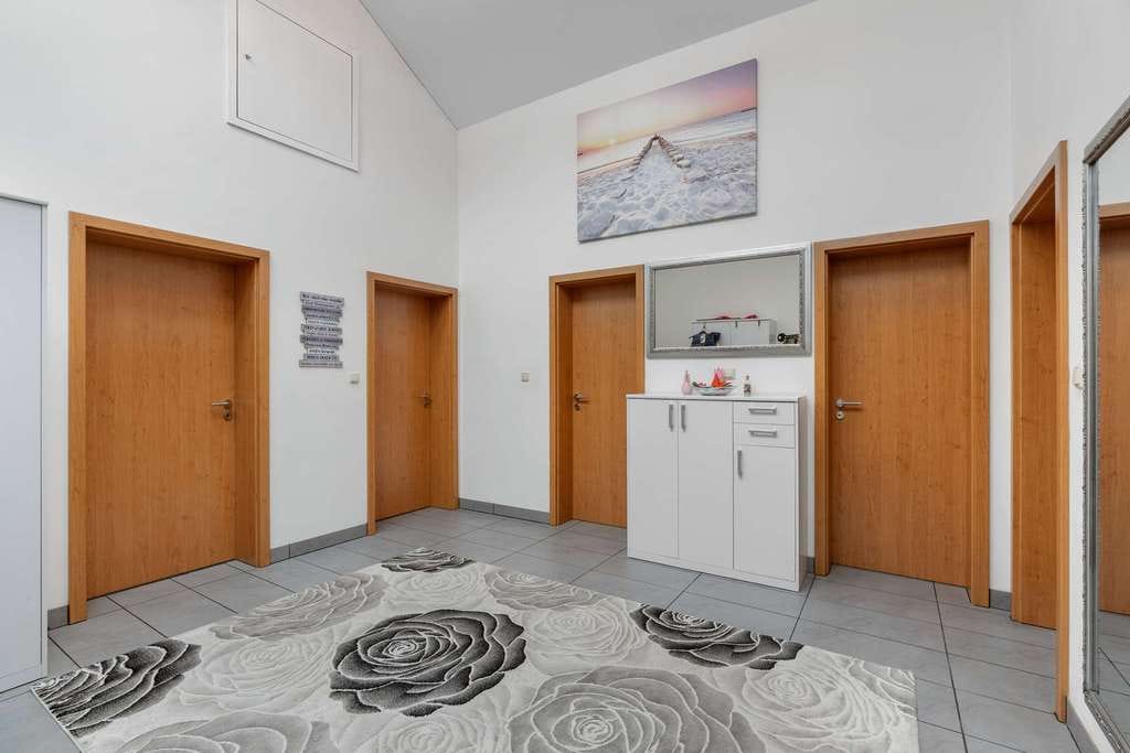 Immobilie in Bruckberg - ***Renovierte 4-Zimmer-Wohnung mit Balkon und Blick ins Grüne - stadtnah in Bruckberg*** - Bild 2