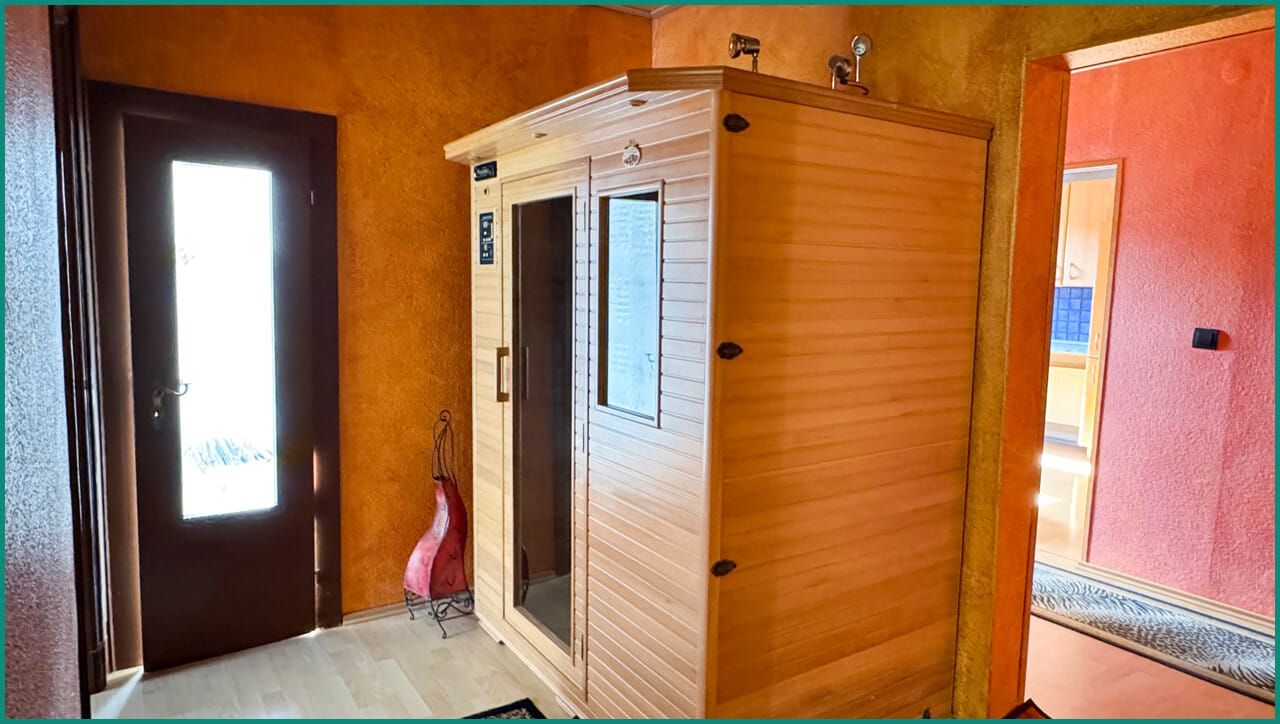 Immobilie in Radevormwald - AUS ZWEI MACH 1: PROVISIONSFREIE 3 ZIMMER-ALTBAUWOHNUNG MIT VIEL PLATZ IN VOGELSMÜHLE VON RADEVORMWALD - Bild 2