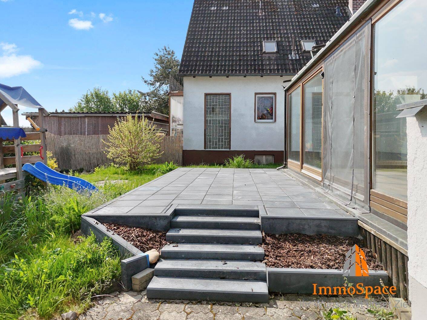 Immobilie in Horgau - **IMMOSPACE - EFH mit Garten, Teich und Wintergarten! ** - Bild 2