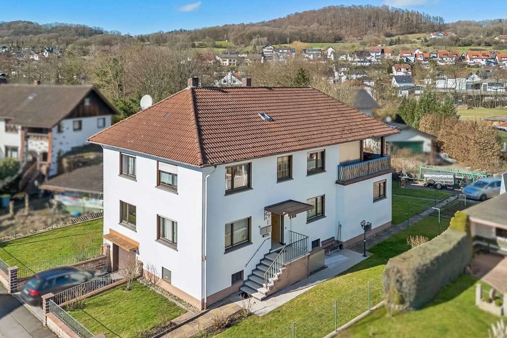 Immobilie in Bad Soden-Salmünster - Viel Platz zum Wohnen! Attraktives Zweifamilienhaus - Bild 0