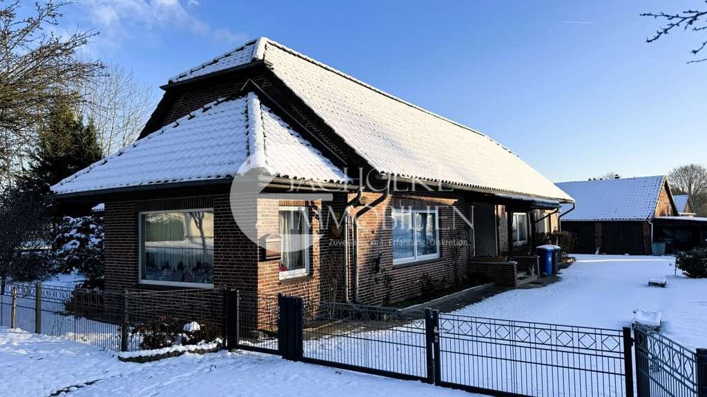 Immobilie in Clenze - Zwischen Tradition und Zukunft: Ebenerdiges Landhaus mit Nebengebäuden und großem Grundstück - Bild 1