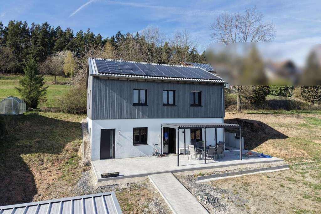 Immobilie in Luhe-Wildenau - Neuwertiges Einfamilienhaus mit schöner Aussicht - Bild 0