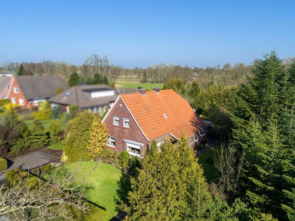 Immobilie in Südbrookmerland - Großzügiges Einfamilienhaus mit großem Grundstück und viel Potenzial in ruhiger Lage von Victorbur - Bild 1