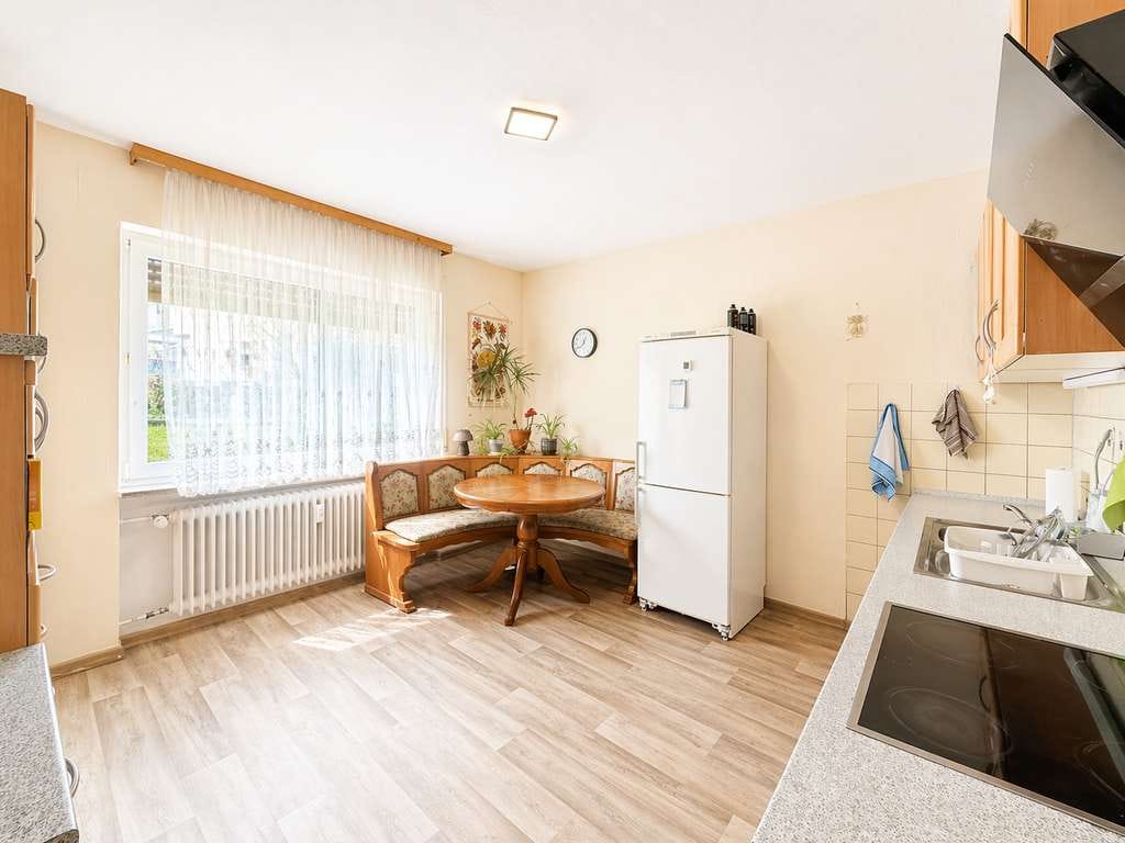 Immobilie in Wöllstadt - Zweifamilienhaus mit Potenzial, neuem Dach und großem Garten - Bild 4