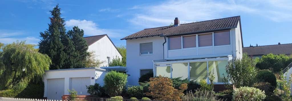 Immobilie in Liederbach - Zweifamilienhaus mit 2 Garagen und schönem Garten-wohnen vor den Toren Frankfurts und des Taunus - Bild 0