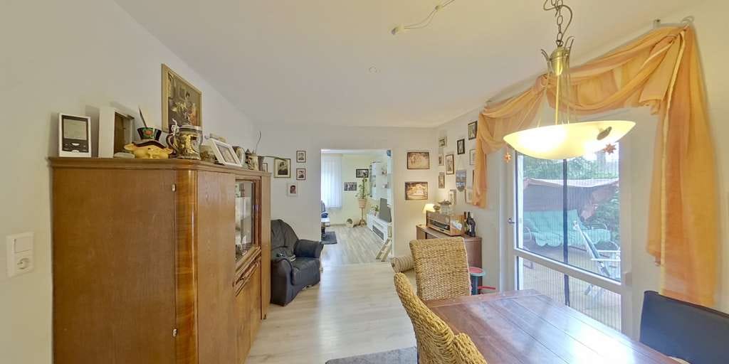 Immobilie in Borkheide - Gepflegtes Einfamilienhaus mit Nebengelass und Garage am Wald in Borkheide - Bild 3