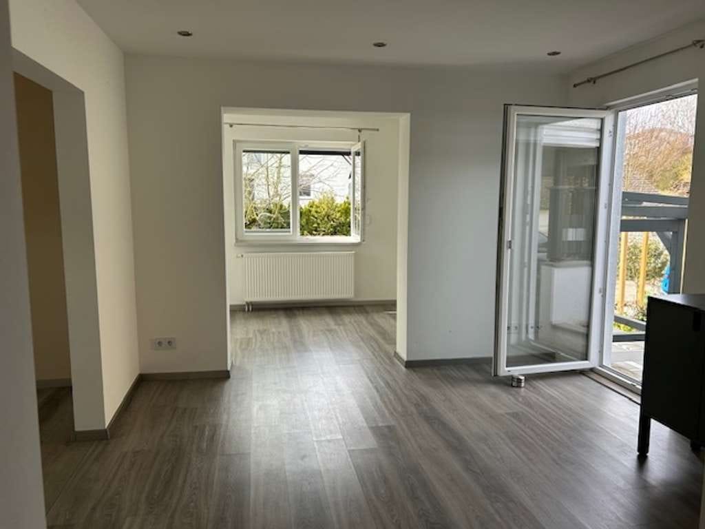 Immobilie in Weitramsdorf - Charmanter Klassiker - 110 m² EFH
mit Garten und Carport in Weitramsdorf! - Bild 1