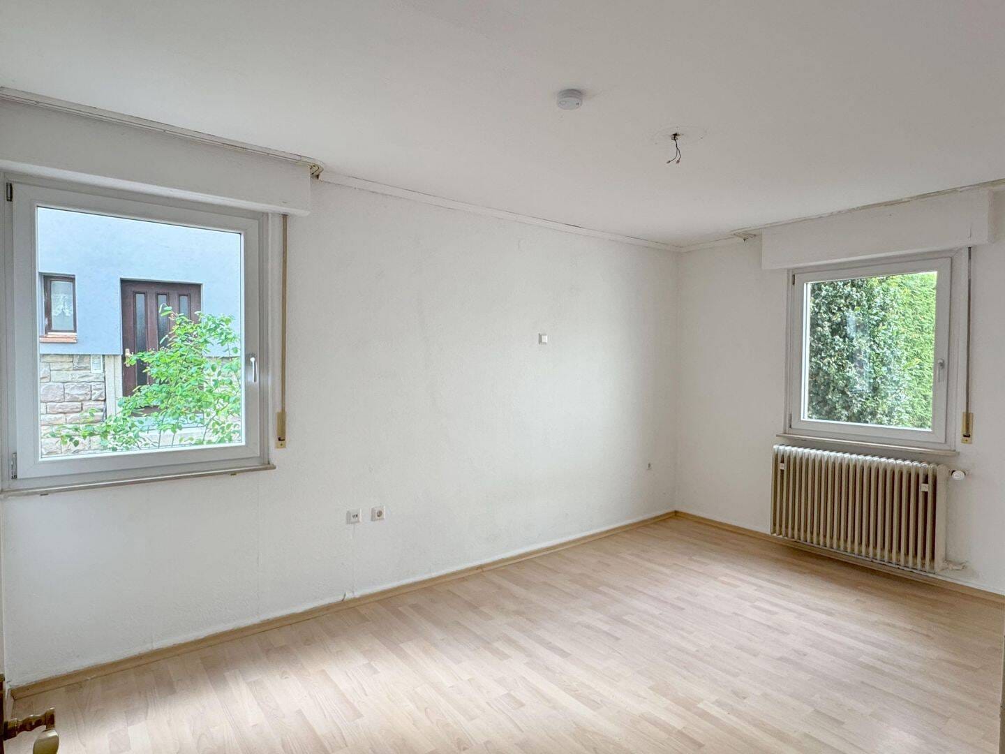 Immobilie in Kämpfelbach - Mehrgenerationenhaus mit zwei Garagen in zentraler Lage! - Bild 2