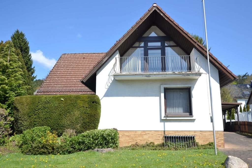 Immobilie in Stadtoldendorf - Repräsentatives Einfamilienhaus mit Garage und Carport in Stadtoldendorf! - Bild 0