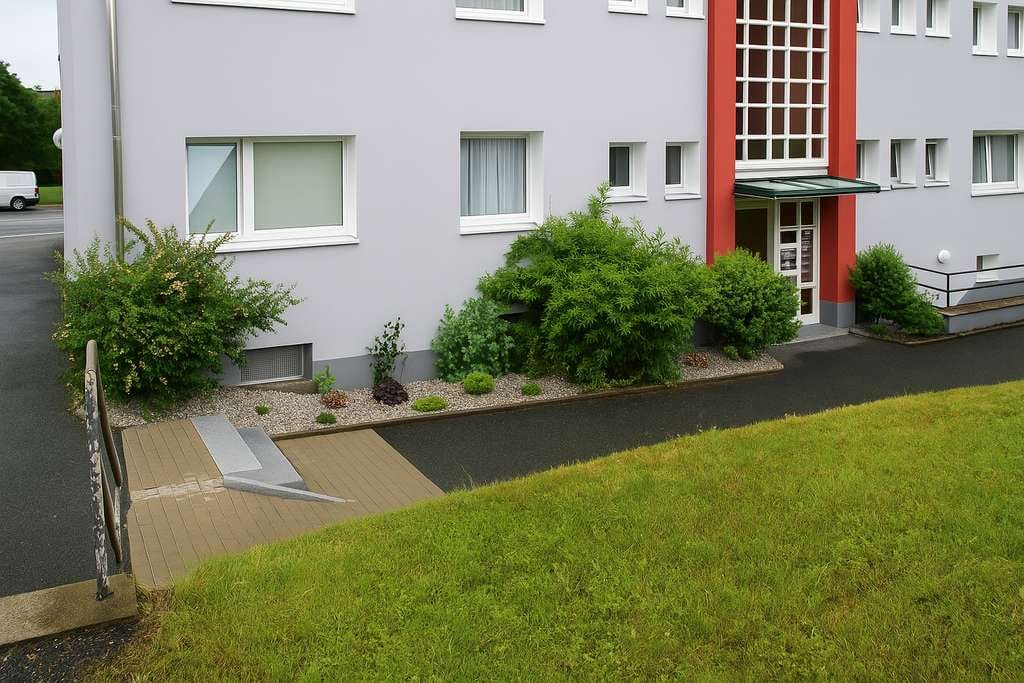 Immobilie in Hof - Selbst gestalten statt teuer kaufen – 4-Raum-Wohnung mit großem Potenzial - Bild 2