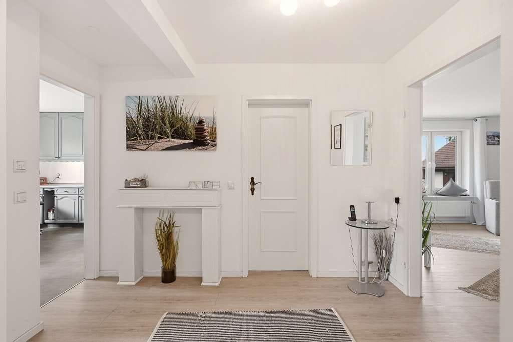 Immobilie in Göhl - Attraktives Einfamilienhaus mit Wintergarten und sonnigem Grundstück auf der Ost- und Westseite - Bild 4