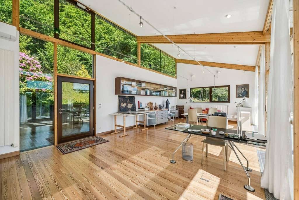 Immobilie in Rettenbach - Landhaus in Rettenbach (nahe Wien) – Absolute Alleinlage mit 18.200 m² Eigengrund, Wald und Badeb - Bild 1