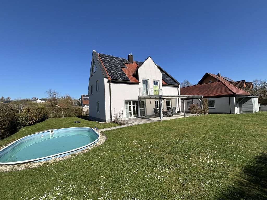 Immobilie in Langquaid - Familienparadies: EFH mit Pool, grüner Gartenvielfalt und viel Platz - Bild 1