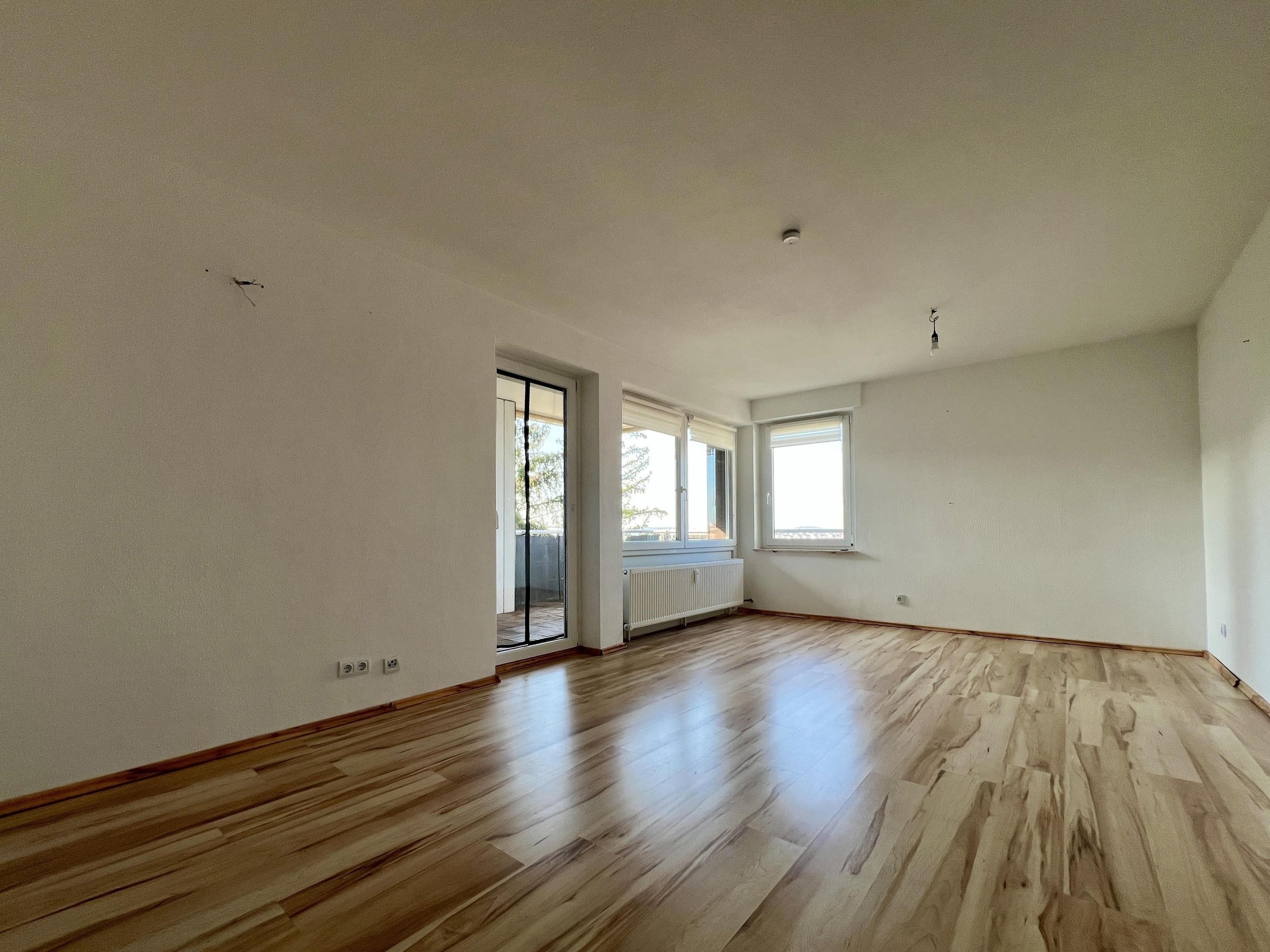 Immobilie in Oberstenfeld - Hier dürfen Sie einziehen: 3,5-Zimmer auf rund 90 m², Westbalkon und Garage - Bild 3