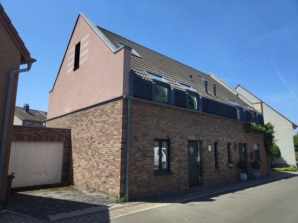Immobilie in Niederkassel -     Rhein nah. Ruhig gelegen. Provisionsfrei. – Ihr neues Familienzuhause in Lülsdorf - Bild 0