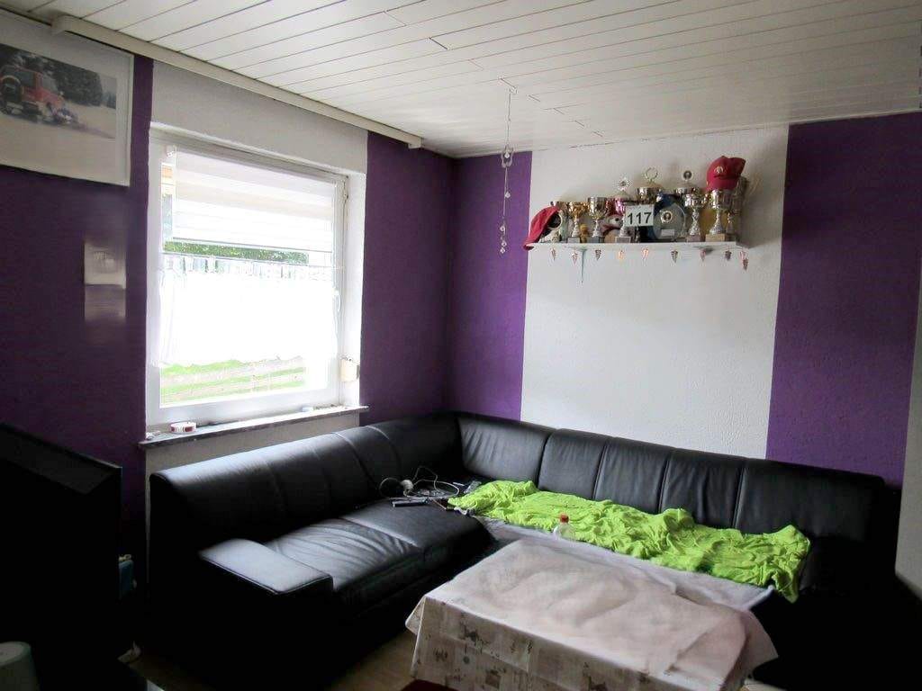Immobilie in Rennerod - 6-Zimmer-Einfamilienhaus mit Garten, Kaminofen und Stellplatz! - Bild 1