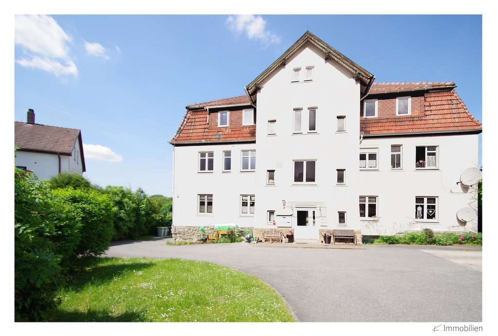 Immobilie in Rödental - 2,5 Zimmer mit geräumiger Küche und hellem, großem Tageslichtbad mit Dusche und Badewanne - Bild 1
