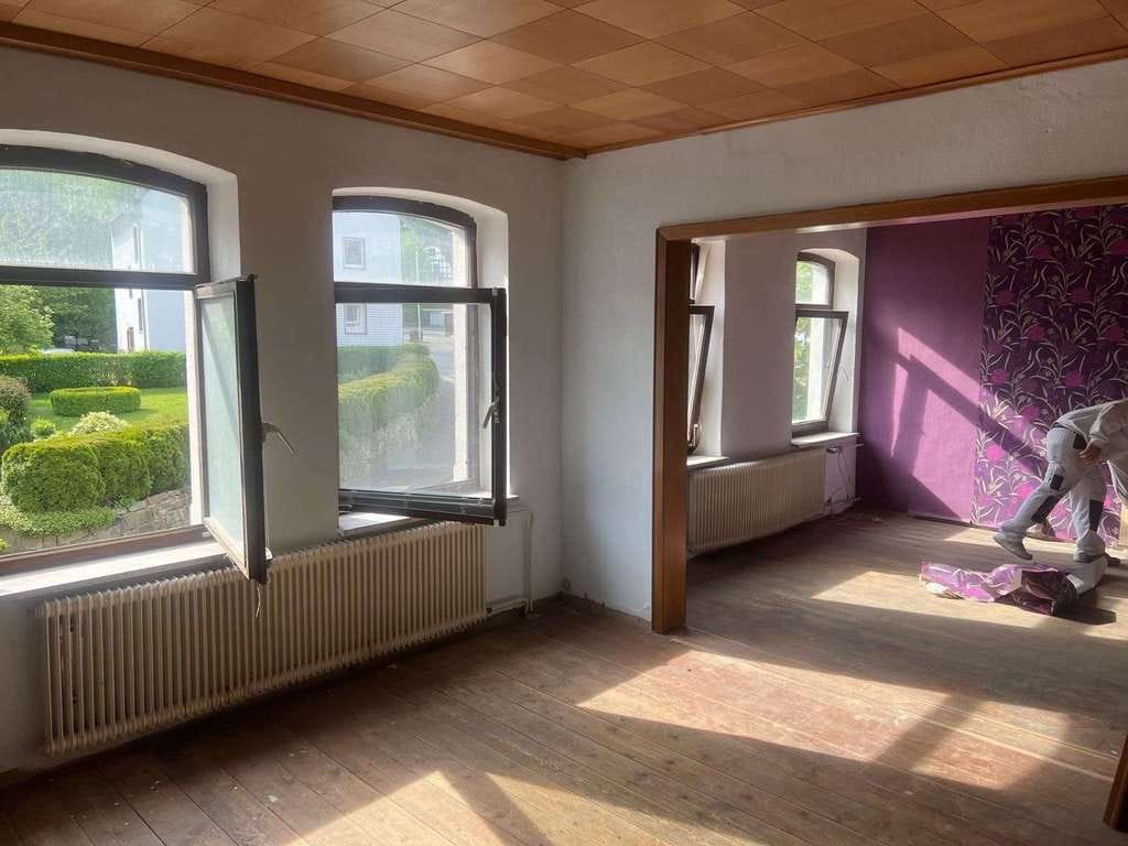 Immobilie in Schieder-Schwalenberg - Charmantes Zweifamilienhaus mit grüner Oase ( leichter Umbau zu Ein/Dreifamilienhaus möglich ) - Bild 3