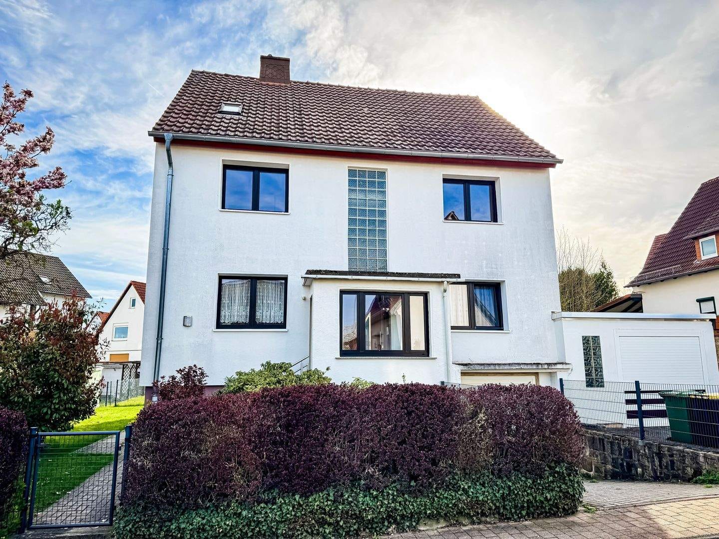 Immobilie in Kaufungen - Attraktives Ein- bis Zweifamilienhaus mit Garten und Garage in Kaufungen - Bild 0