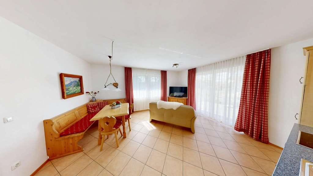 Immobilie in Seeon-Seebruck - Sonnige Maisonette-Gartenwohnung im Herzen von Seebruck – nur 200 m zum Chiemsee - Bild 4
