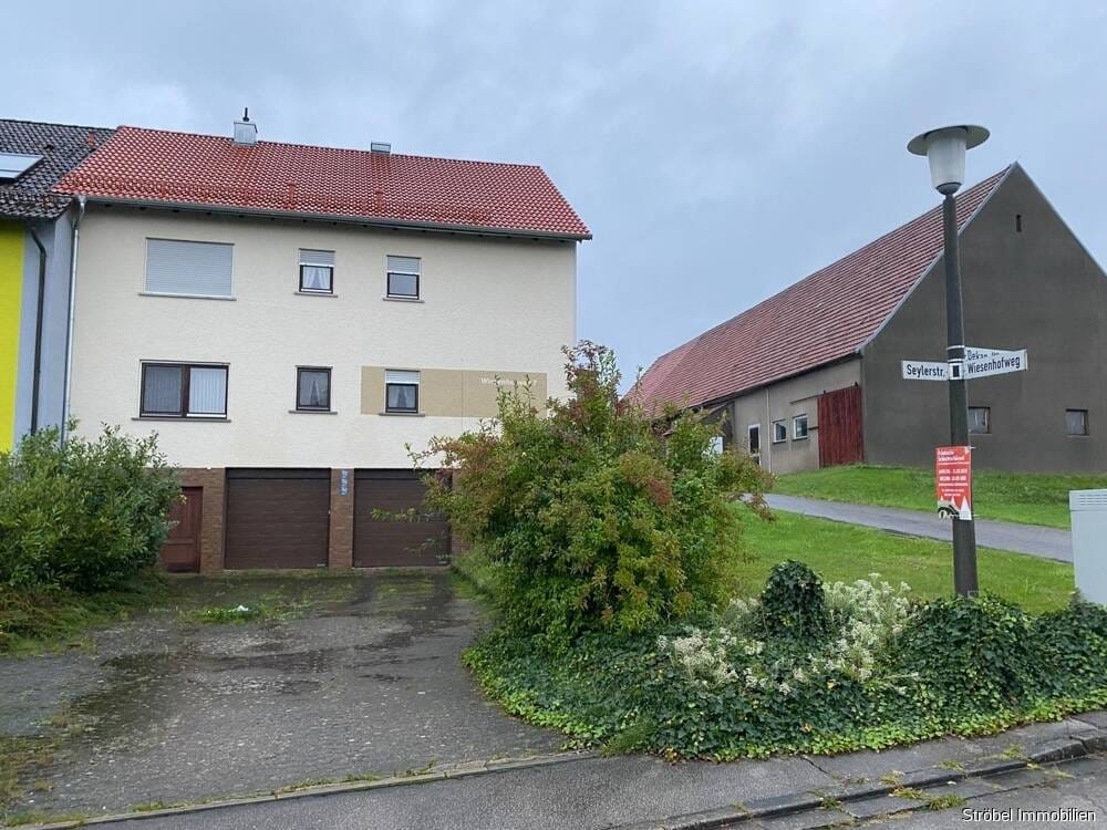 Immobilie in Dürrwangen - Charmantes Einfamilienhaus mit großzügigem Grundstück, Scheunen und Garagen zu verkaufen - Bild 4