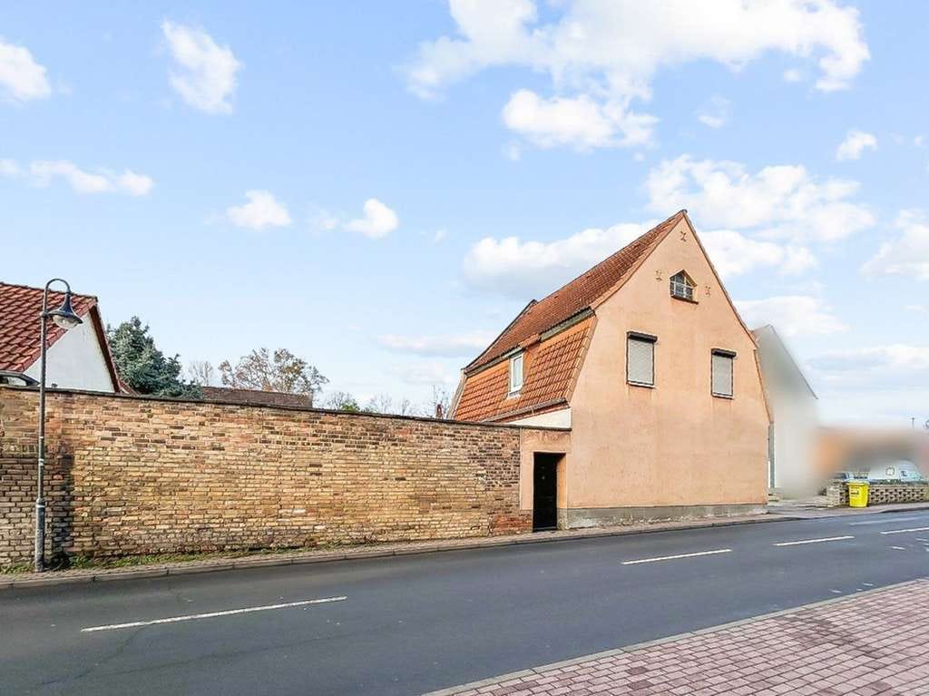 Immobilie in Braunsbedra - Einfamilienhaus mit großem Grundstück in Braunsbedra - Bild 1