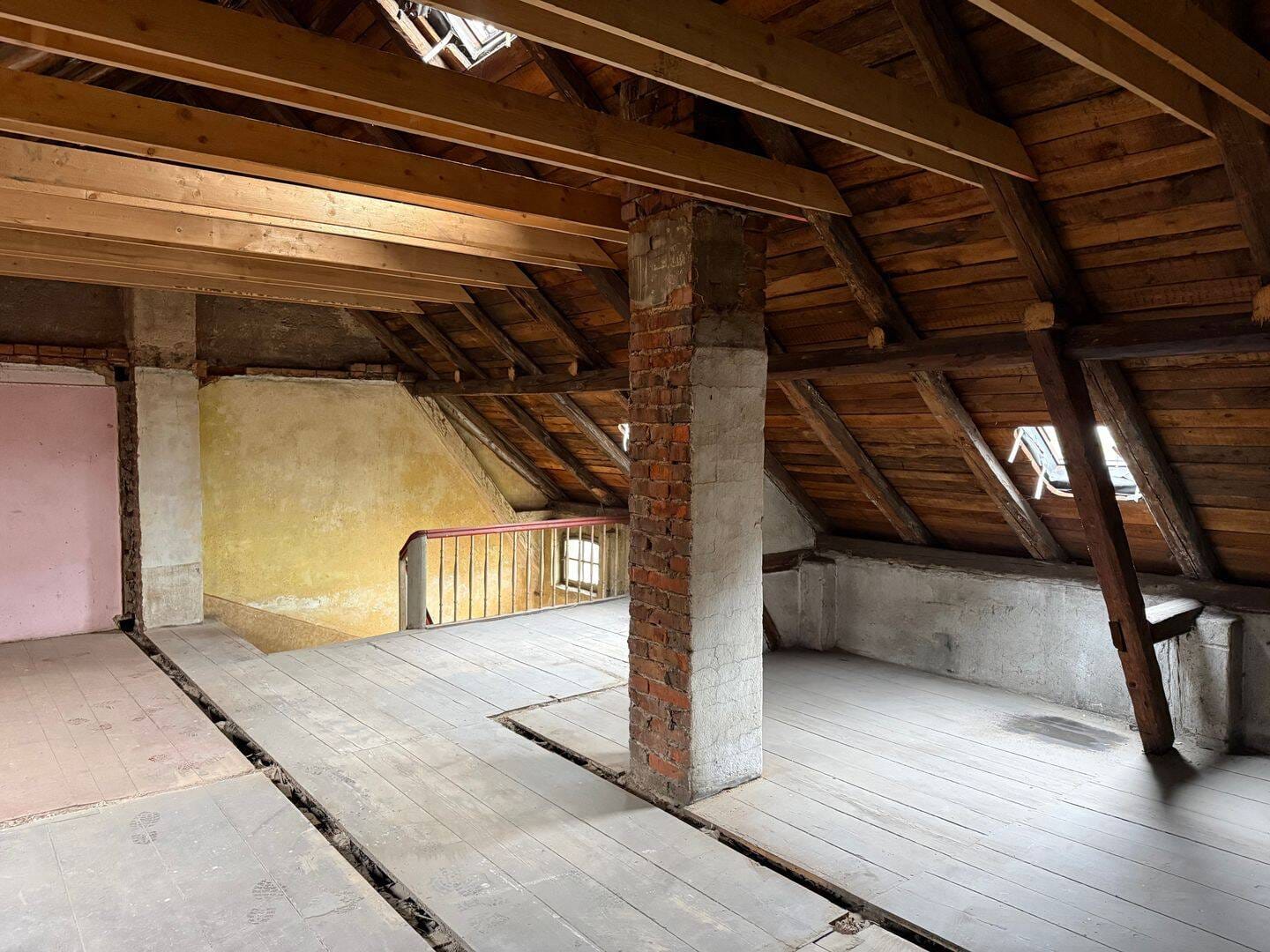 Immobilie in Schmölln - Charmantes Reihenhaus mit großem Potenzial im Herzen von Schmölln - Bild 2