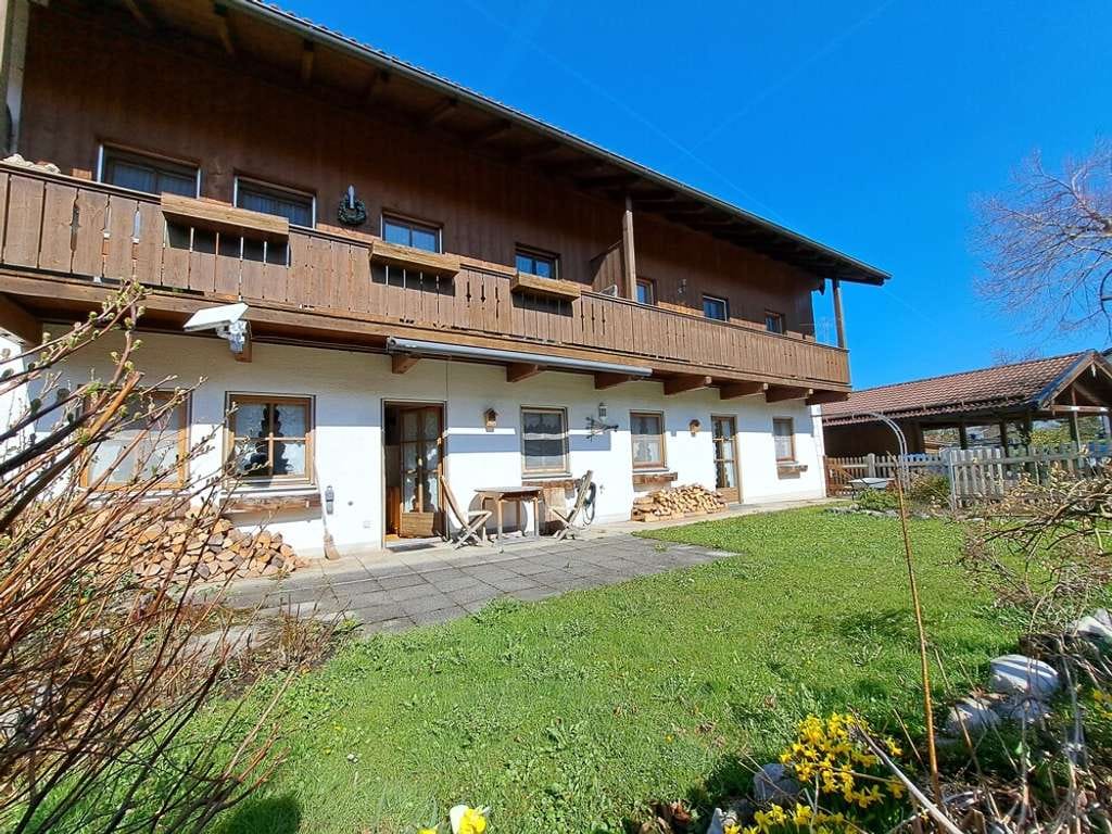 Immobilie in Samerberg - Ruhig gelegene 3-Zimmer-Erdgeschosswohnung mit Terrasse, großem Gartenanteil und Bergblick in Grainb - Bild 0