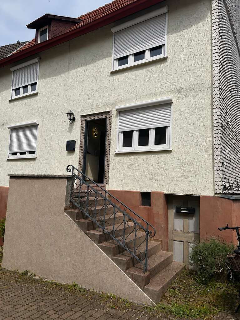 Immobilie in Steinau an der Straße - Gemütliches Altstadthaus mit Innenhof und Ausbaupotenzial in Steinau an der Straße - Bild 0