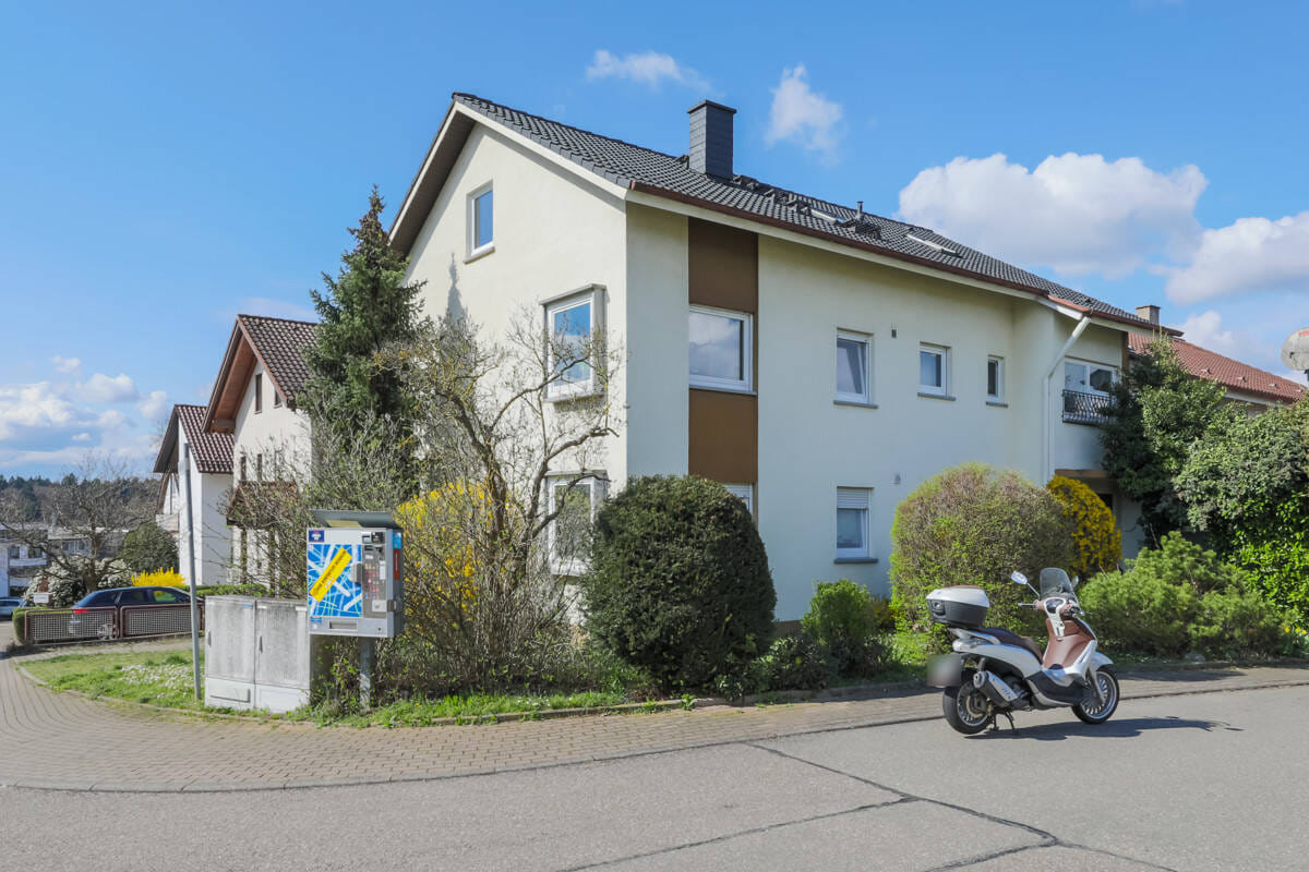 Immobilie in Eisingen - Solides und gut vermietetes 3-Fam.-Haus mit zusätzlichem EFH und Getränkelager in Halbhöhenlage! - Bild 0