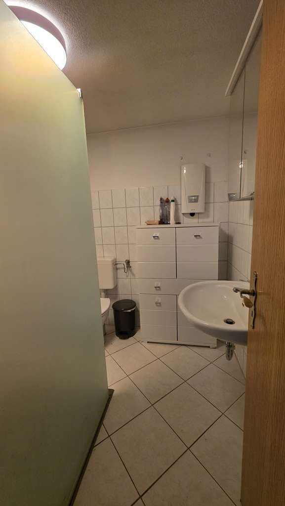 Immobilie in Plau am See - Wohnen, Arbeiten, Freiraum: Ehemaliges Autohaus mit Einfamilienhaus, 2 Wohnungen und großem Garten - Bild 4