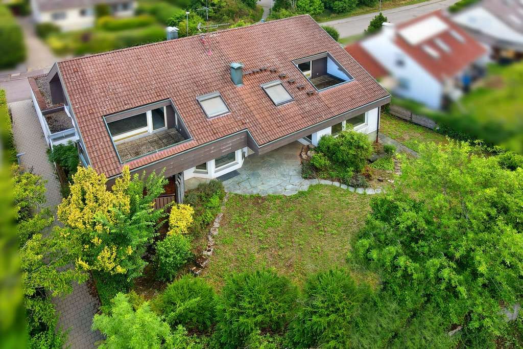 Immobilie in Weil der Stadt - Massives Zweifamilienhaus mit Potenzial auf bis zu 4 Einheiten - Verkauf im Bieterverfahren - Bild 1