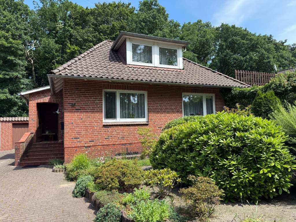 Immobilie in Hemmoor - Solides Einfamilienhaus mit schönem Garten in ruhiger Lage von Hemmoor Basbeck - Bild 0