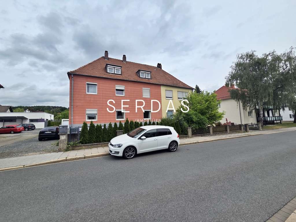 Immobilie in Bayreuth - Solides Dreifamilienhaus mit zusätzlicher Ausbaureserve - Bild 0
